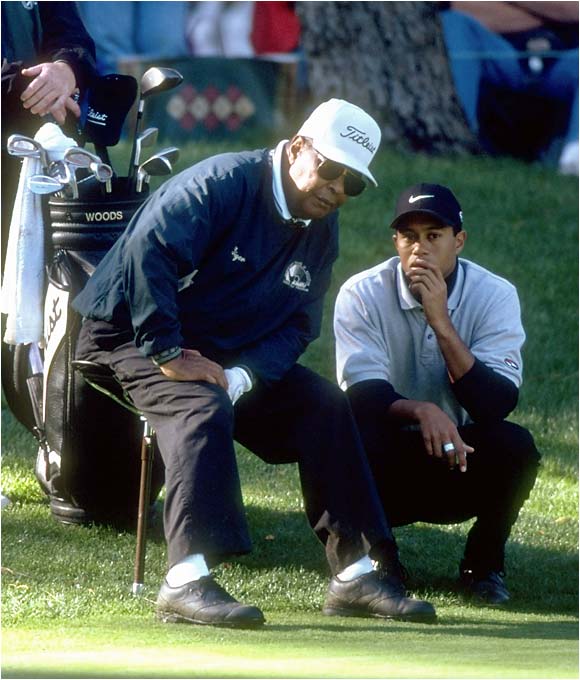 Hướng tới giải Masters: Tiger Woods trở lại với bài học của cha